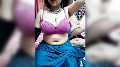 Hindi LiveSex Priya Raj LIVE बड़े बूब्ज़ वाली भाभी