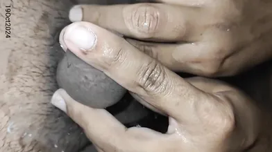 Tamil wife giving a nice blowjob in bathtub