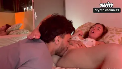 Casais experientes um amor intenso que culmina em um momento íntimo e apaixonado