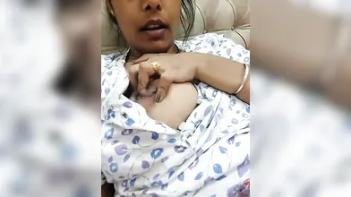 Hindi LiveGirls Happy Couple Solo Self Boobs Sucking And Pussy Fingering