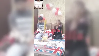 HInDI दोस्त ने अपनी गर्लफ्रेंड के जन्मदिन पर उसकी चुदाई की