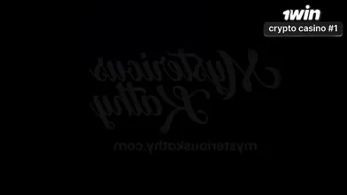 Linda garota brasileira dançando nua com saia curta sem calcinha, mostrando sua