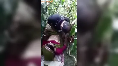 Hindi PublicPlace Bihari Bhabhi Hot Outdoor Sex In The Fields With Village Sarpanch - Village Outdoor