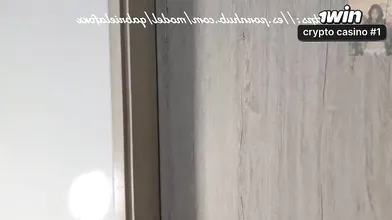 Ela adota a posição de cachorrinho e eu não perco a oportunidade - vídeo XXX mai