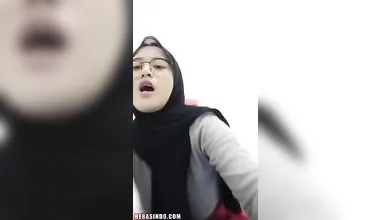 DeshiMixed LiveGirls Bokep Indo Acha Hijab Toket Gede Cantik Kacamata - Sophia Sterling