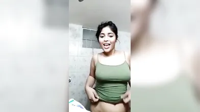 Gouthami reddy manthena showing her wet body and sexy navel in bathroom video le