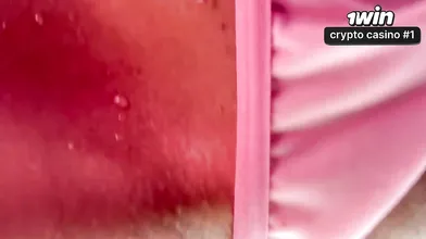 Esposa asiática milf em praia recebe gozada com microbiquíni em cena hard-core d