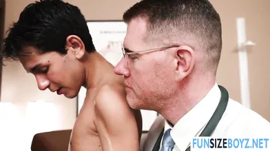 Petite Twink Damien Grey analed by Legrand Wolf