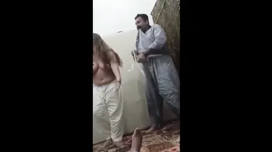 Pakistani Randi Aunty Sex With Customers At Home