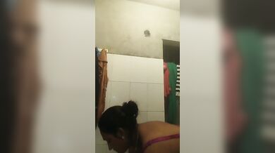 Bhabhi Boobs Showing And Dancing Video