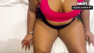 Dora Boqueteira está à procura de um pau e se divertiu muito - melhor pornô XXX!