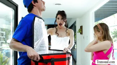 TS Stepmom fucks the big cock of delivery man