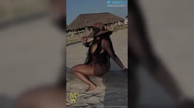 Michelle Wick Morena en la playa