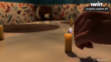 Intenso sexo romântico de casal apaixonado terminou com gozada dentro a transar.