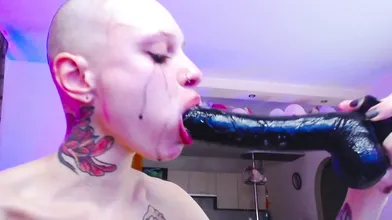 Teen Take Big Dildo On Deep Throat Webcam Show