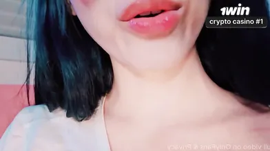 Essa magrinha brasileira é uma putinha safada incrível no melhor pornô XXX!