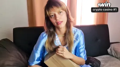 Uma brasileira faz unboxing da Magic Wand e tem um orgasmo intenso com ejaculaçã