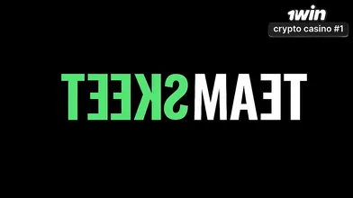 Meia-irmã Gina Valentina trai o namorado em cenas de sacanagem intensa e fogosa.