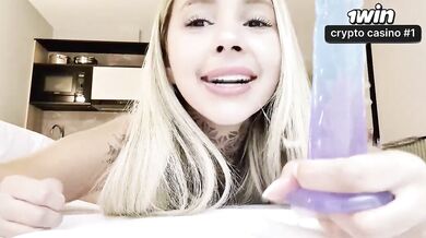 Petite loira latina ass-fuck amador delira with brinquedos - solo fingering lead