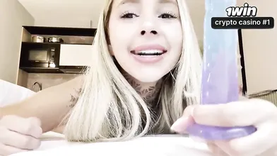 Petite loira latina ass-fuck amador delira with brinquedos - solo fingering lead