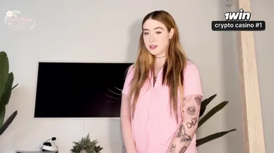 Stunning green-eyed step sis Rosie Rider sucks off morning wood, hottest XXX!