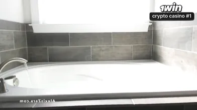 Playing in the Bath - Alexis Zara Fucks Pussy Underwater Wet T Jeans Strip