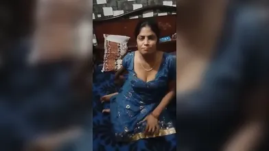 Desi Aunty With Bf