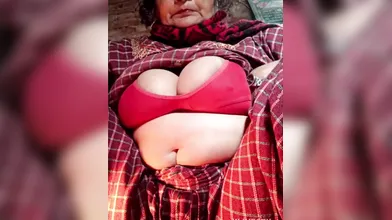 Desi Aunty Striptease On Webcam