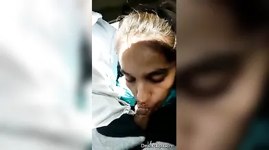 Desi Girl Bj In Moving Car