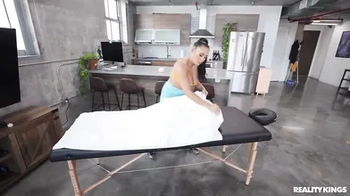 Juicy Ass Erotic Masseuse Carmela Clutch Does Her Job Very Well