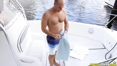 Latina Tia Cyrus Does Boat Blowjob