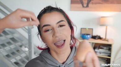Roxie Sinner Getting Banged By The Stand