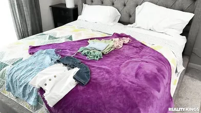 Busty Chicks Ashlyn Peaks And Jennifer White Can't Get Hands Off Each Other