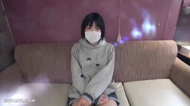 令和的未〇年(18)。部活で鍛え上げた身体。オジサンの性技と巨根に歓喜する様子。