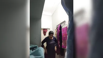 Saida mom nude clothes changing video xxx by her son