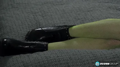 A Sharp Girl With Soft Curves - Hitomi Tanaka