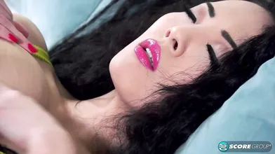 A Sharp Girl With Soft Curves - Hitomi Tanaka