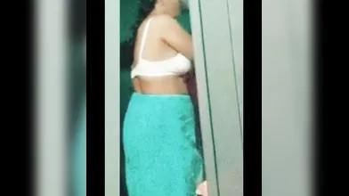 Desi bhabhi dress change