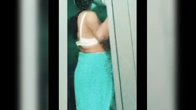 Desi bhabhi dress change
