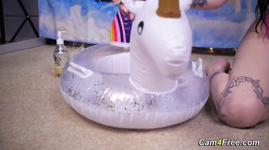 Sexy Babe Pleasures Herself with an Inflatable