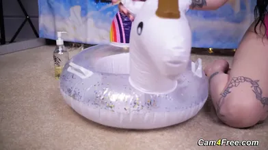 Sexy Babe Pleasures Herself with an Inflatable