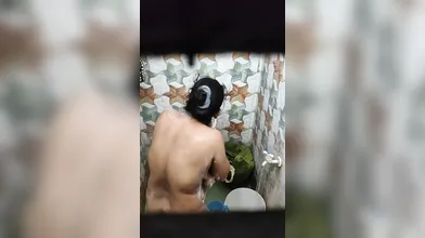 Uma mom nude bathing video