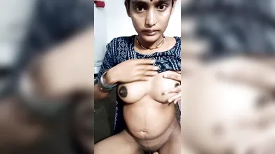 Desi hot teen showing nude live