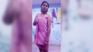 Gouthami Reddy Manthena removing towel & showing sexy milky boobs in bathroom????