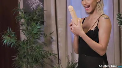 Colombian Bomshell Veronica Leal Has Anal Fever