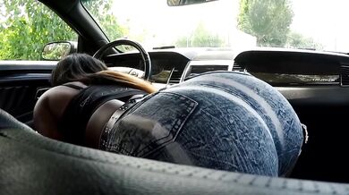 Black Hooker Car Blowjob