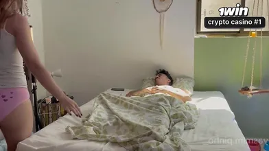 Passionate hookup upon waking finishes with spunk on face