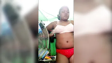 Indian chubby girlfriend showing her boobs