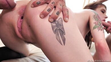 Gaping Anna's DP/Double-Anal Threesome