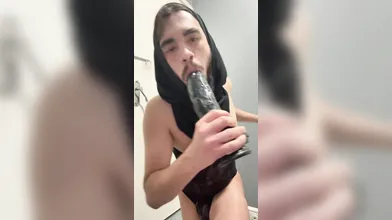 HIJABI SISSY BOY SUCKING cock SHOWING ass MARTIN MASA 07710486420